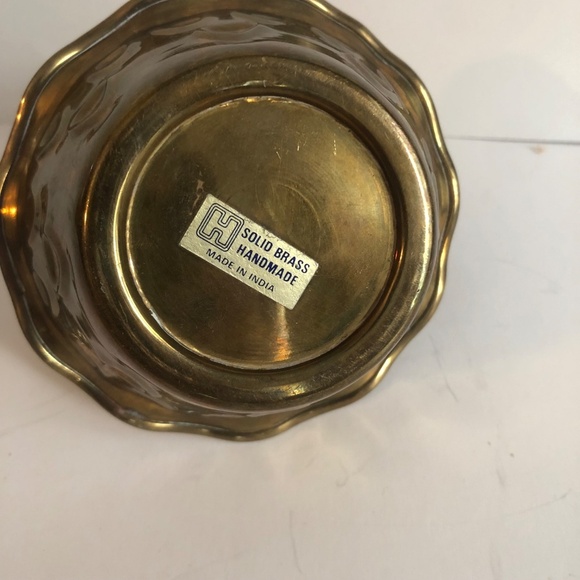 Vintage Brass Basket , decorative hearts, scallop handle, made by Hampton Brass. - Picture 4 of 7